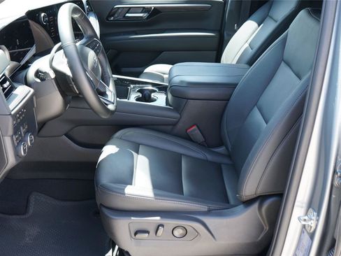 Used 2026 Chevrolet Suburban Z71 w/ Comfort Package AWD/4WD image 10