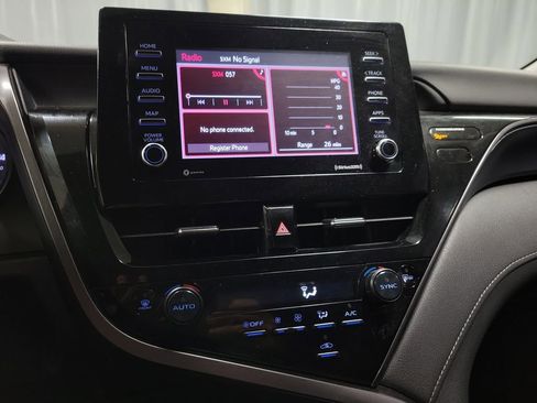Used 2023 Toyota Camry SE image 15
