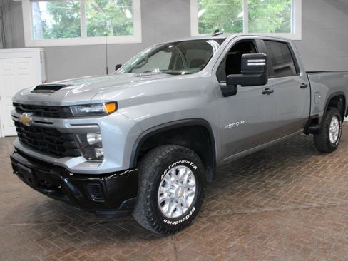 Used 2024 Chevrolet Silverado 2500 Custom w/ Custom Convenience Package AWD/4WD image 3
