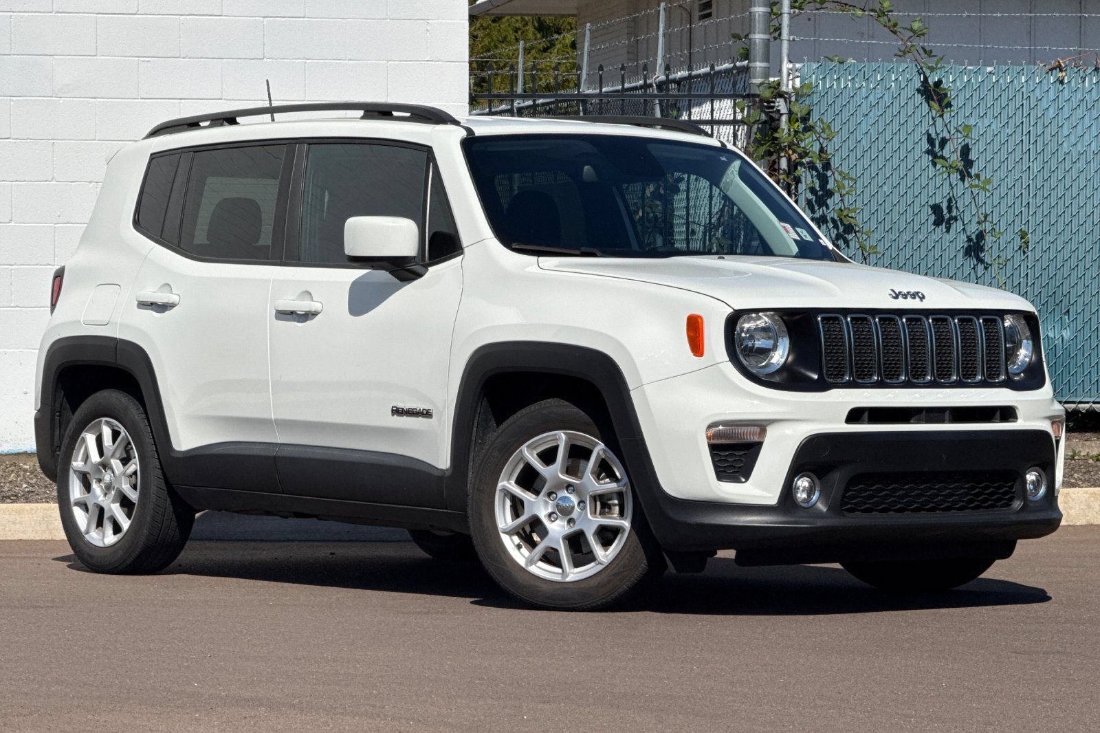 Used 2020 Jeep Renegade Latitude w/ Popular Equipment Group FWD image 2