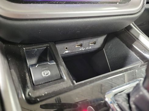 Used 2022 Subaru Outback Premium image 16