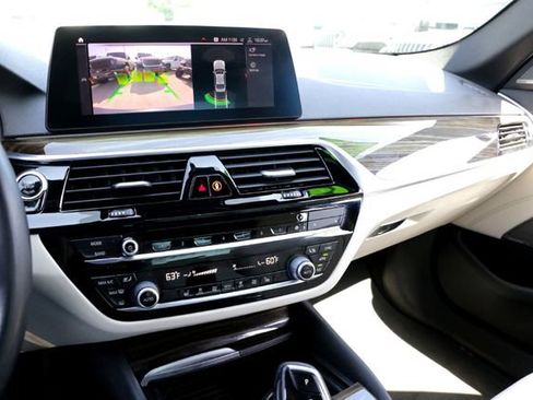 Used 2020 BMW 530i w/ Convenience Package RWD image 17