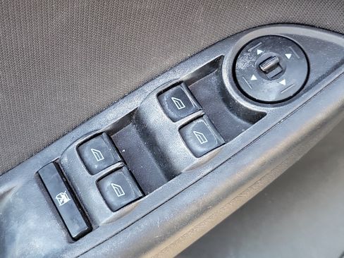 Used 2018 Ford Focus SE w/ SE Appearance Package FWD image 20