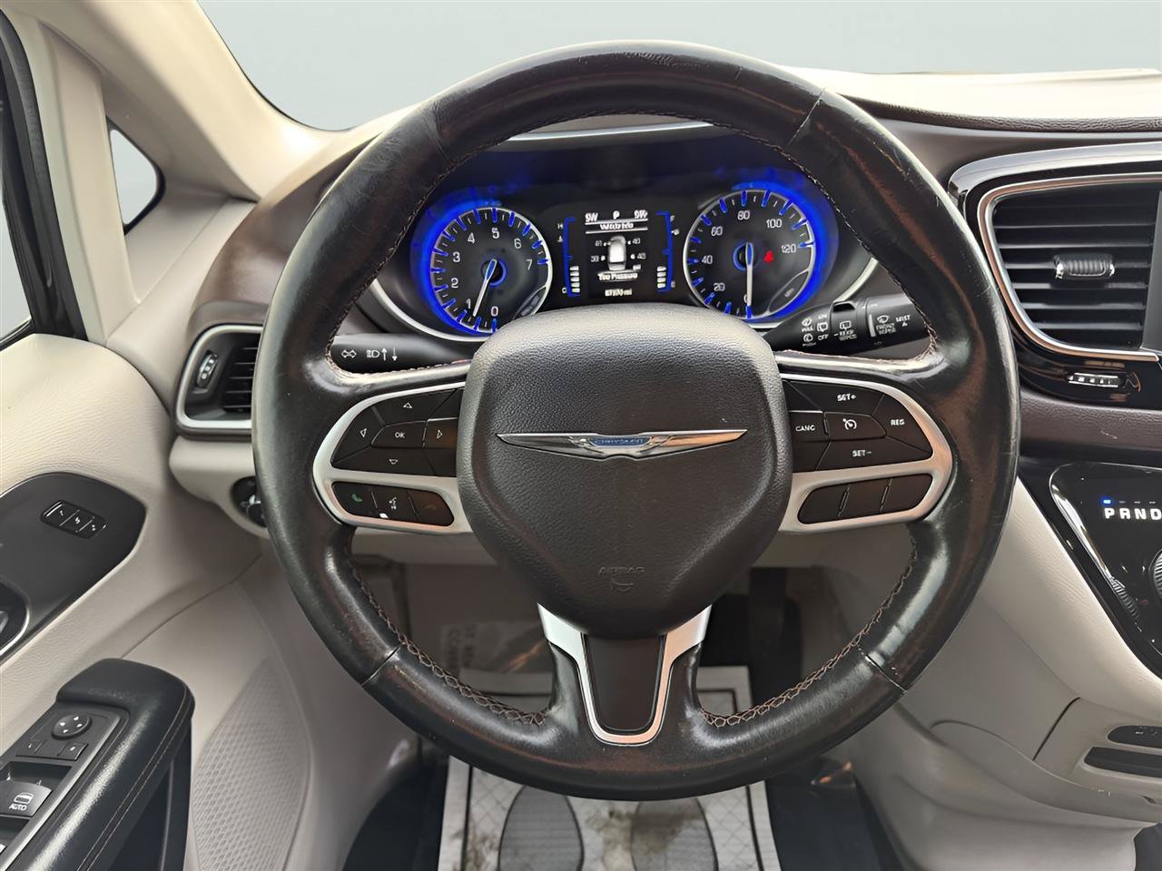 Used 2020 Chrysler Pacifica Touring-L FWD image 27