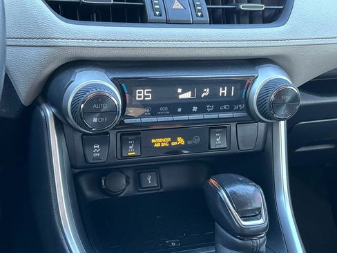 Used 2021 Toyota RAV4 XLE Premium image 23