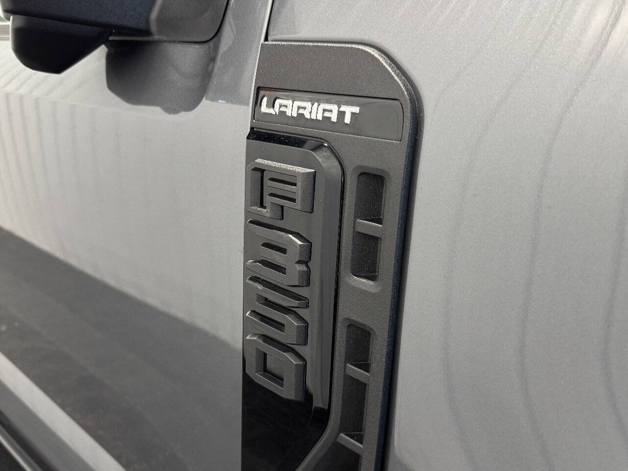 Used 2023 Ford F350 Lariat w/ Lariat Ultimate Package AWD/4WD image 9
