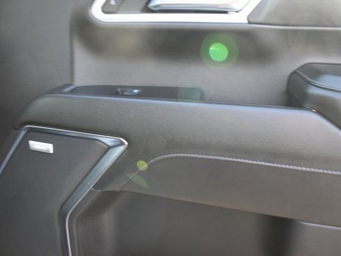 Used 2025 GMC Sierra 2500 SLT w/ SLT Premium Package image 10