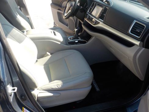 Used 2016 Toyota Highlander XLE image 14