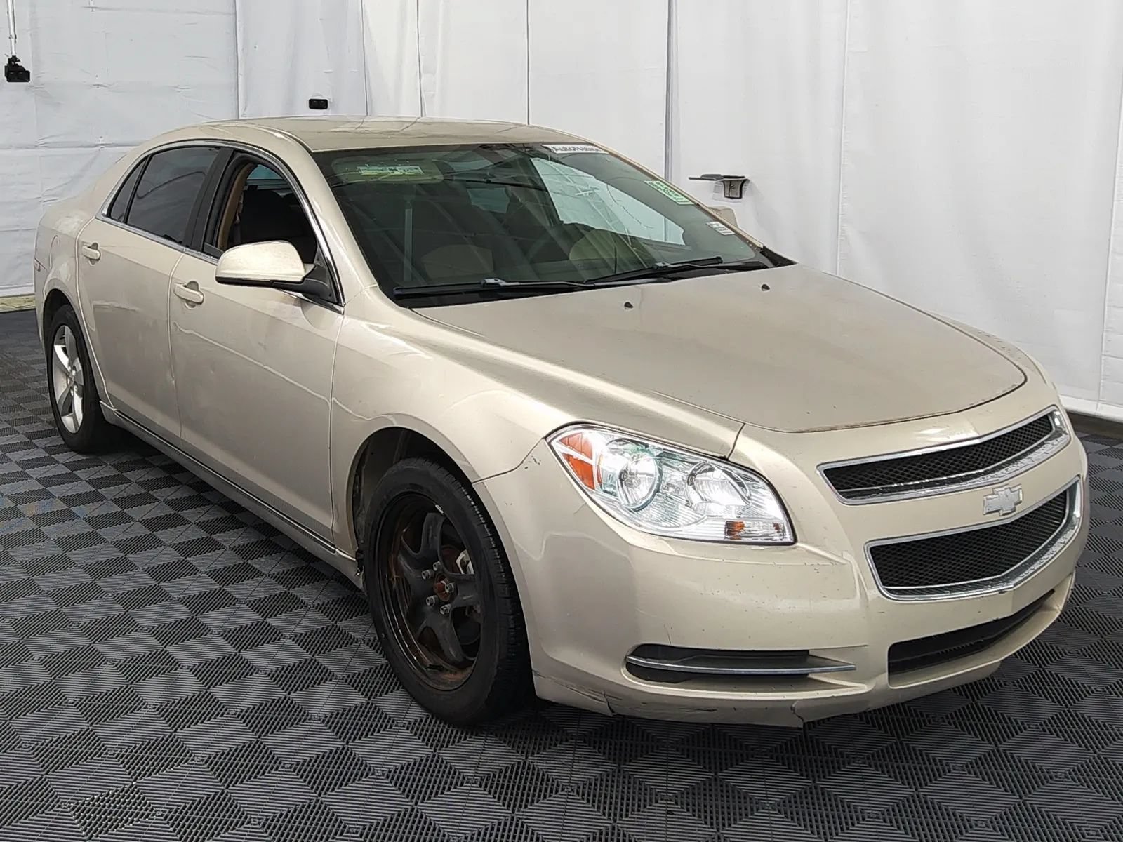 Used 2010 Chevrolet Malibu LT FWD image 3