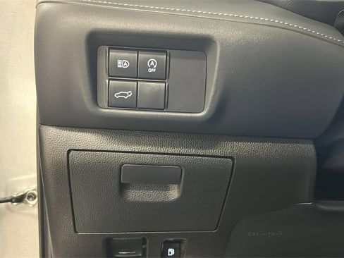 Used 2024 Toyota Highlander XLE image 23