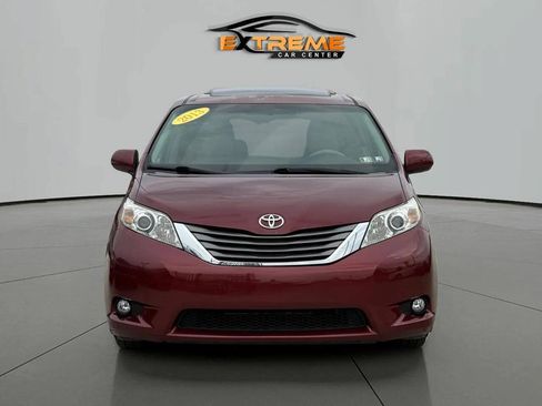 Used 2013 Toyota Sienna XLE FWD image 9