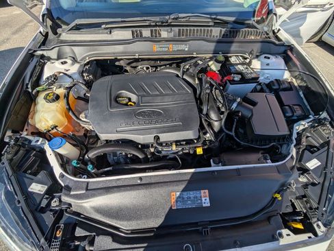 Used 2017 Ford Fusion SE w/ Fusion SE Technology Package image 10