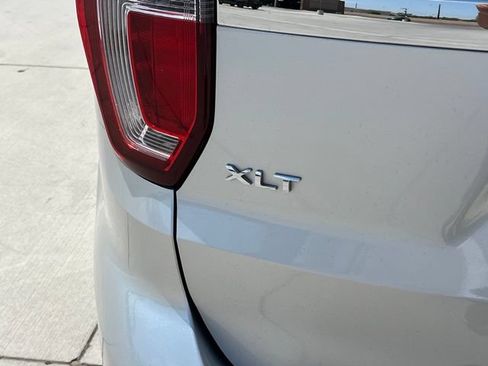 Used 2018 Ford Explorer XLT FWD image 7
