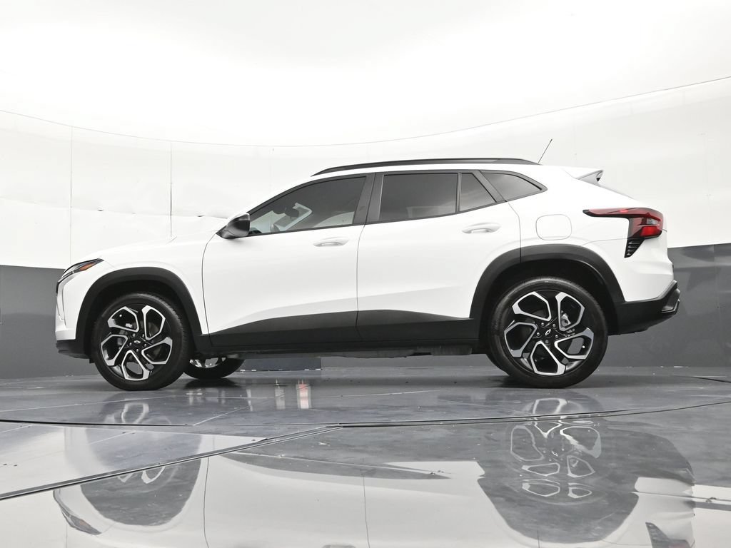 Used 2025 Chevrolet Trax RS FWD image 24