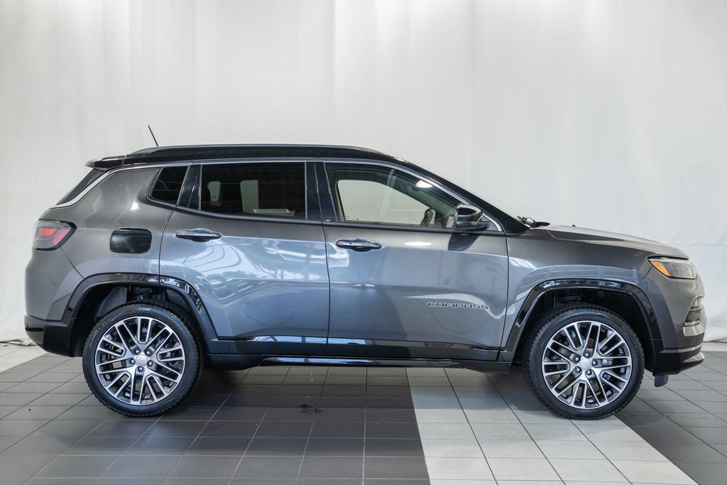 Certified 2022 Jeep Compass Limited w/ Elite Group AWD/4WD image 3