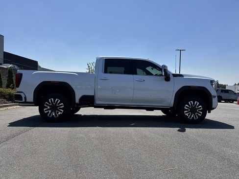 New 2026 GMC Sierra 2500 Denali Ultimate AWD/4WD image 11