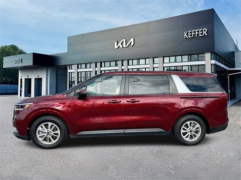 Certified 2024 Kia Carnival LX image 5