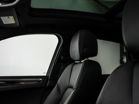 Used 2023 Porsche Macan AWD/4WD image 26
