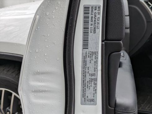 Used 2020 Jeep Grand Cherokee Laredo w/ Quick Order Package 2BN North image 15