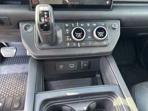Used 2023 Land Rover Defender 110 V8 image 31