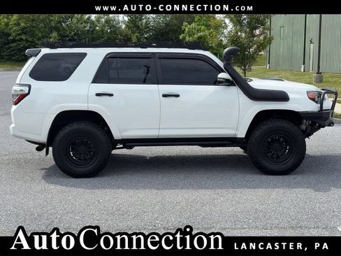 Used 2021 Toyota 4Runner Venture w/ Moonroof Package AWD/4WD image 4