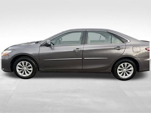 Used 2015 Toyota Camry LE image 6
