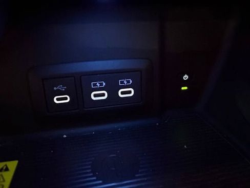 Used 2024 Toyota Venza Limited AWD/4WD image 17