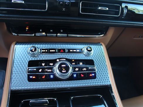 Used 2021 Lincoln Aviator Black Label AWD/4WD image 30