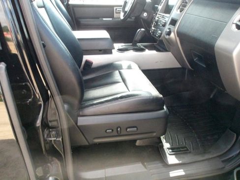 Used 2017 Ford Expedition XLT w/ Equipment Group 202A RWD image 10