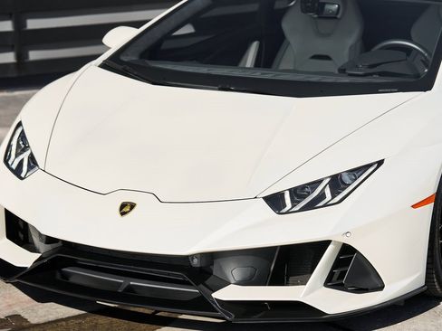 Used 2022 Lamborghini Huracan EVO image 5