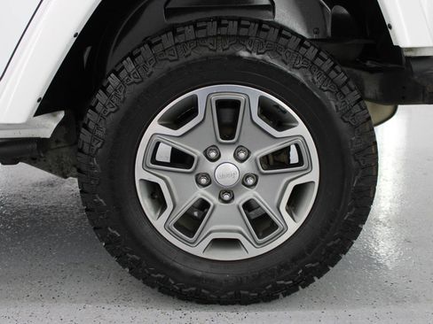 Used 2015 Jeep Wrangler Unlimited Rubicon w/ Connectivity Group AWD/4WD image 73