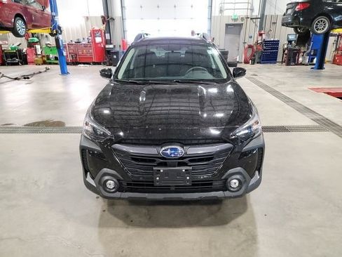 Used 2025 Subaru Outback Premium AWD/4WD image 2