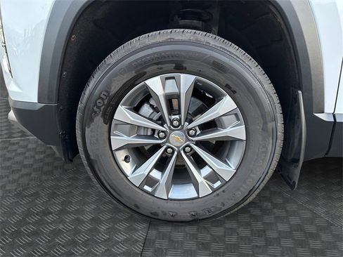 Used 2025 Chevrolet Equinox LT image 14