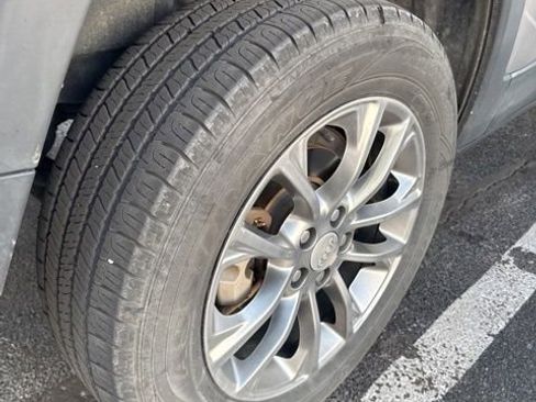 Used 2019 Jeep Cherokee Latitude Plus image 7