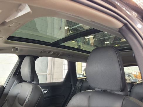 Used 2025 Volvo XC60 B5 Plus w/ Climate Package image 18