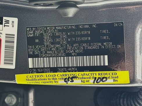 Certified 2024 Toyota Highlander XLE image 32