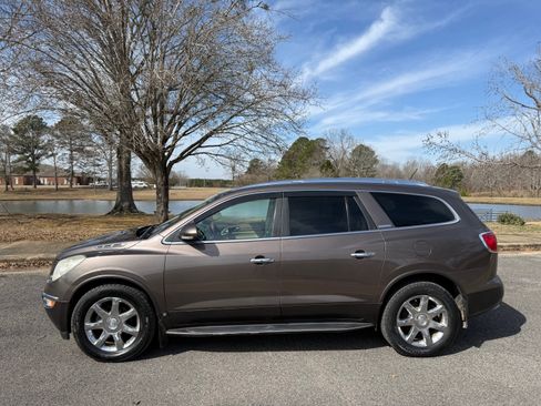 Used 2009 Buick Enclave CXL w/ Entertainment Package #3 image 2