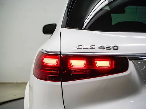Used 2024 Mercedes-Benz GLS 450 4MATIC image 9