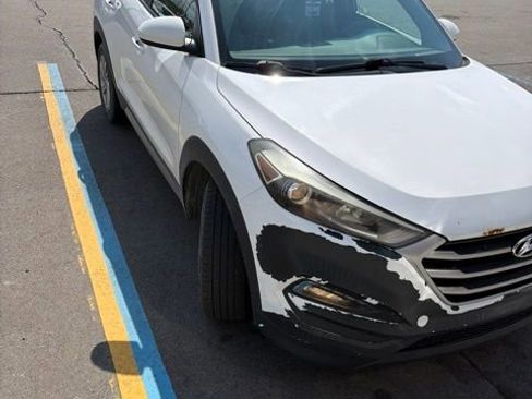 Used 2017 Hyundai Tucson SE AWD/4WD image 3