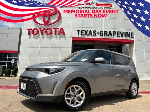 Used 2025 Kia Soul LX w/ LX Technology Package FWD image 1