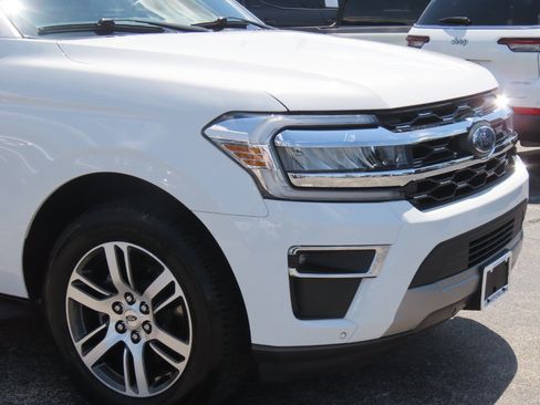 Used 2024 Ford Expedition Limited AWD/4WD image 6