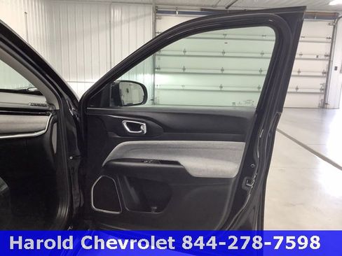 Used 2022 Jeep Compass Latitude image 10