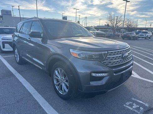 Used 2022 Ford Explorer Limited image 3