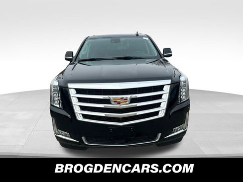 Used 2020 Cadillac Escalade ESV Premium Luxury image 8