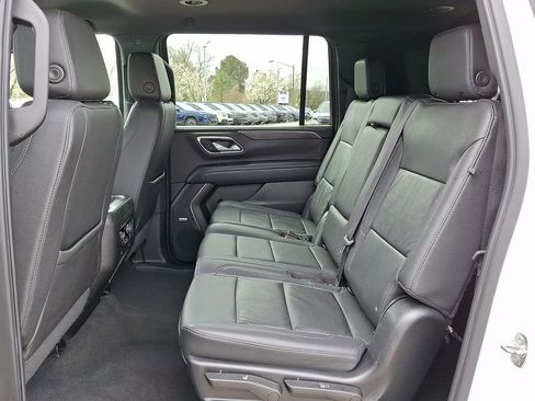 Used 2022 Chevrolet Suburban LT image 10