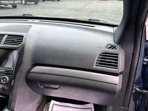 Used 2018 Ford Explorer XLT w/ Equipment Group 202A FWD image 18