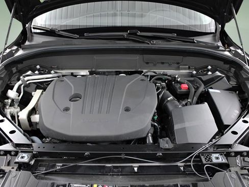 Used 2025 Volvo XC60 B5 Plus AWD/4WD image 36