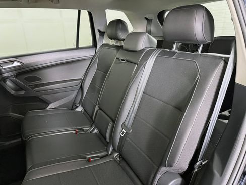 Used 2021 Volkswagen Tiguan SE w/ Panoramic Sunroof Package AWD/4WD image 30