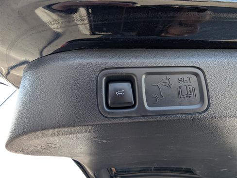 Used 2024 Ford Expedition Limited image 13