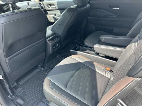 Certified 2024 Nissan Pathfinder Platinum AWD/4WD image 20